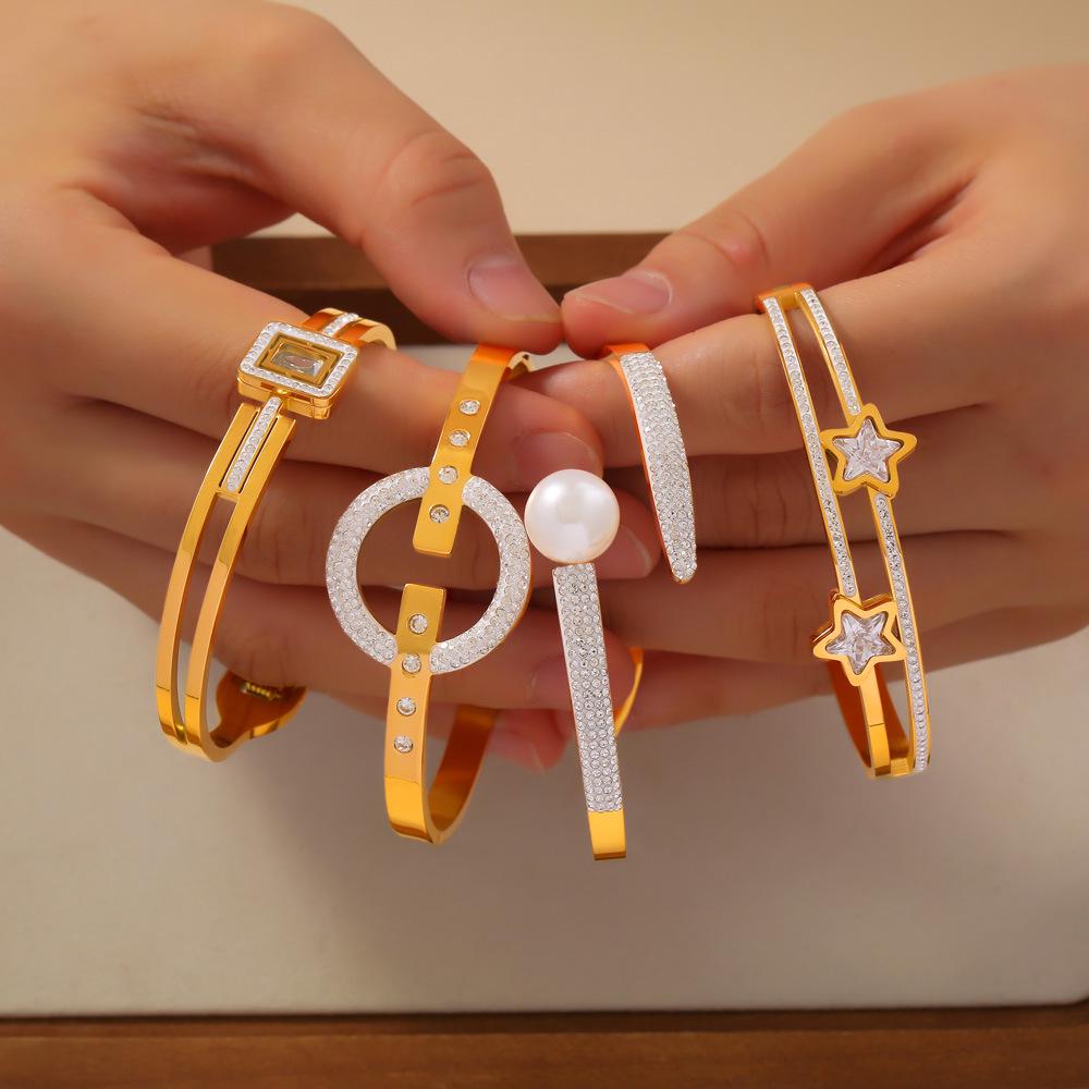 Geometric Rhinestone Inlaid Gold-Plated Titanium Bracelet - Stylish, Light Luxury, Versatile Design