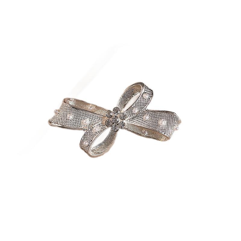 Bow Brooch for Women, A Light Luxury and Niche Pearl Brooch, A Suit Jacket That Prevents Exposure