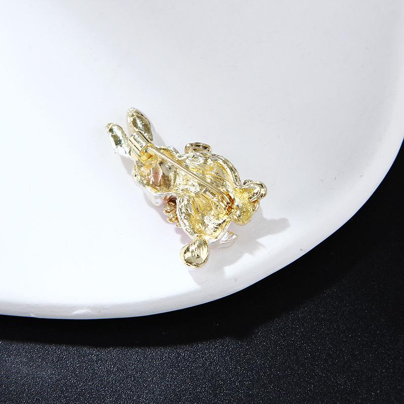 Cute Mori Department White Rabbit Brooch Retro Cartoon Pearl Animal Pin Female Jacket Jumper Small Corsage Accessories Long-Lasting Color Brooch Gift