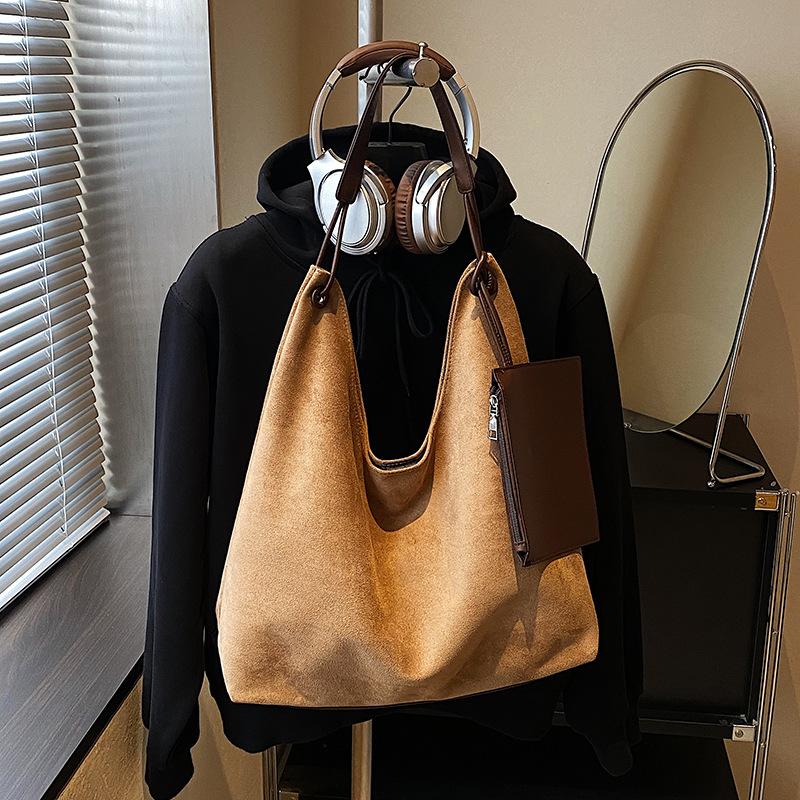Bag Women's Large Capacity 2025 New Autumn and Winter Matte Retro Shoulder Bag Casual Work Commuter Child and Mother Tote Bag