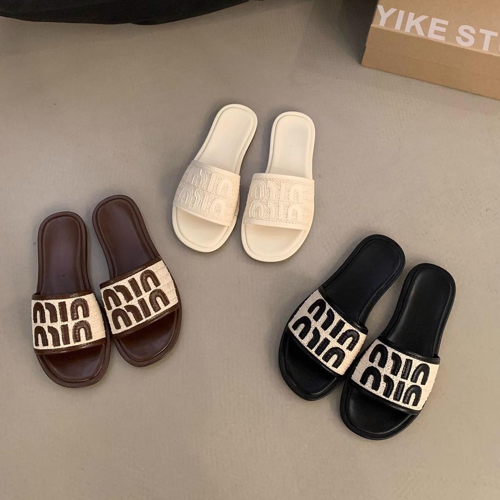Flat-bottomed small fragrant wind one-word slippers women's shoes 2025 new summer wear French small sandals beach sandals