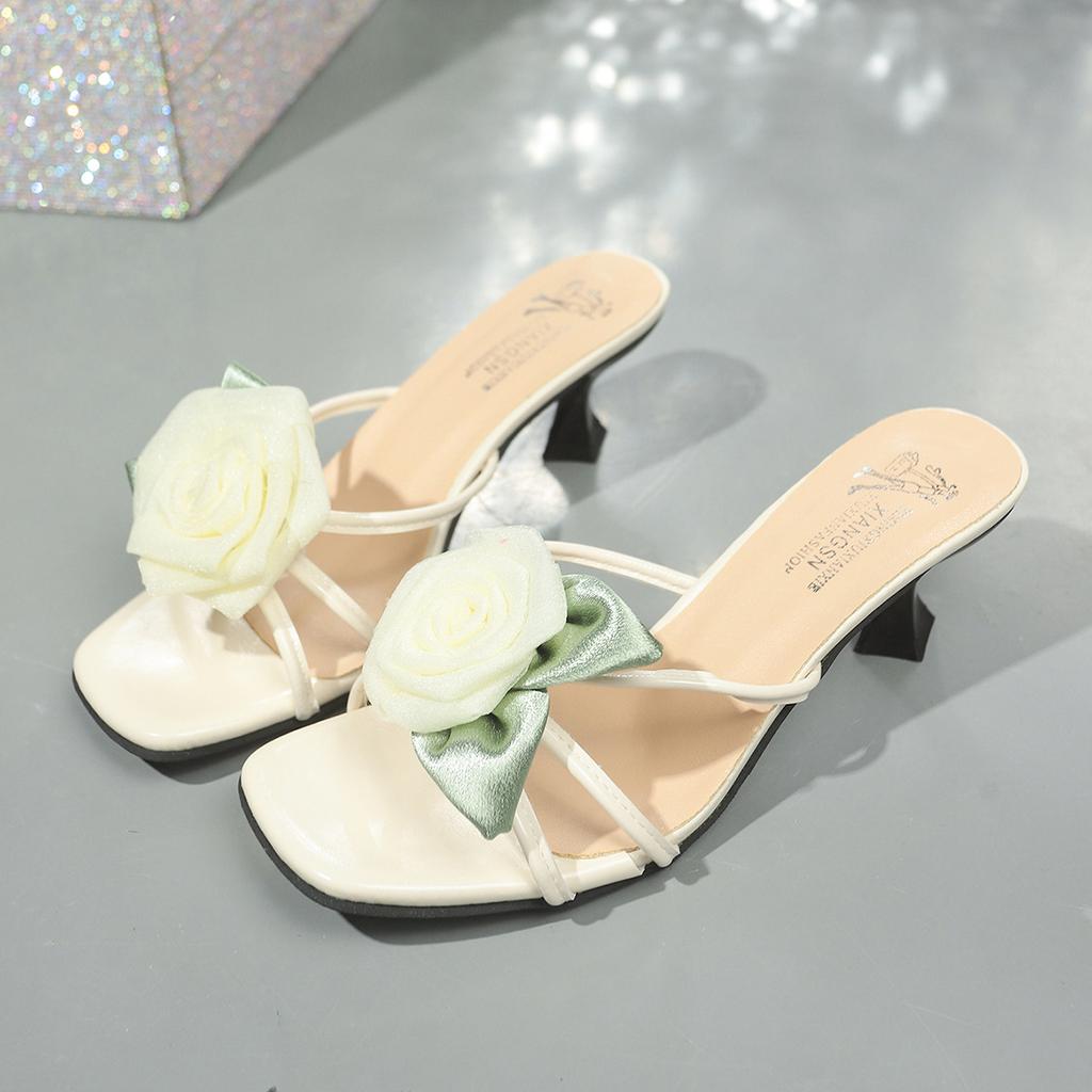 Summer New Three-dimensional Flower Slippers Open-toed Square High Heels
