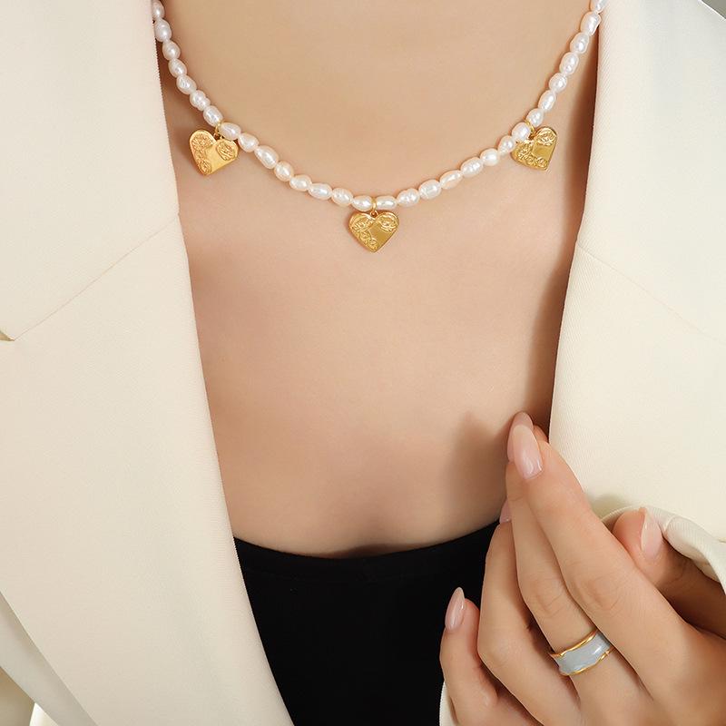 Retro Luxury Freshwater Pearl Necklace with Gold-Plated Titanium Steel Peach Heart Pendant