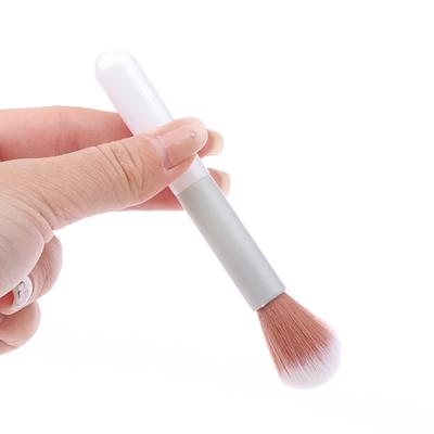 Professional Blush Highlight Loose Powder Brush Přenosný multifunkční štětec na make-up z měkkých vláken pro cestování a každodenní použití