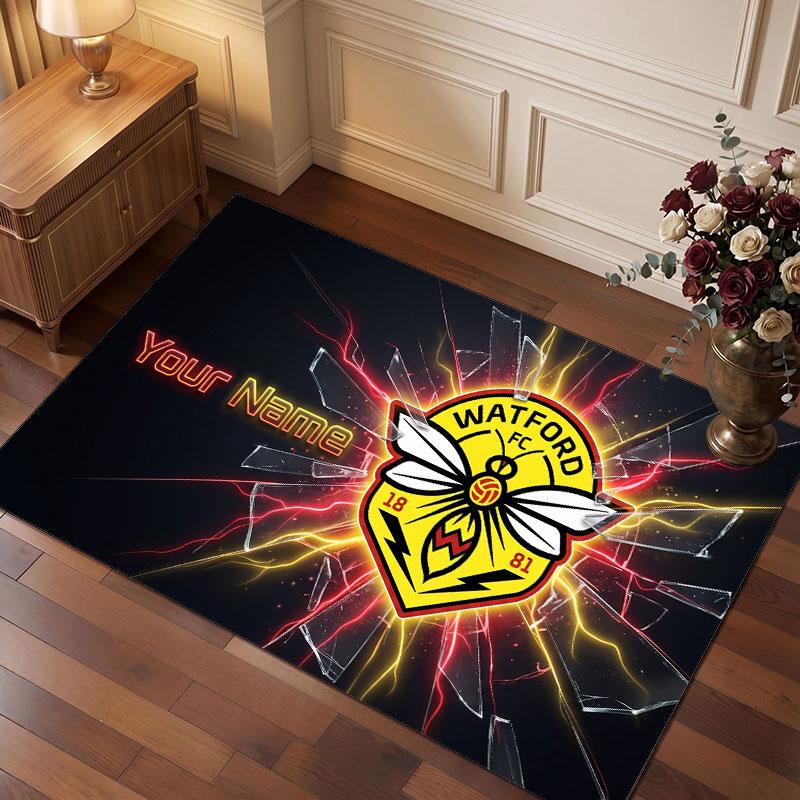 Watford FC Benutzerdefinierter Kristall-Samt-Teppich, Personalisierter Namens-Textdruck, Fußball-Logo Weiche Rutschfeste Fußmatte Heimdekoration Geschenk