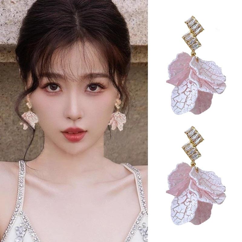 

Zircon flower pearl fringed earrings Korean sweet super fairy stud earrings fashion temperament versatile earrings
