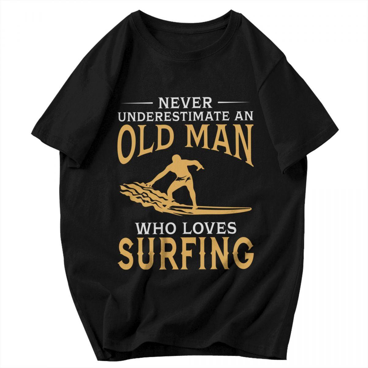 

Никогда не стоит недооценивать пожилого человека, который любит серфинг Футболка большого размера с вырезом и коротким рукавом