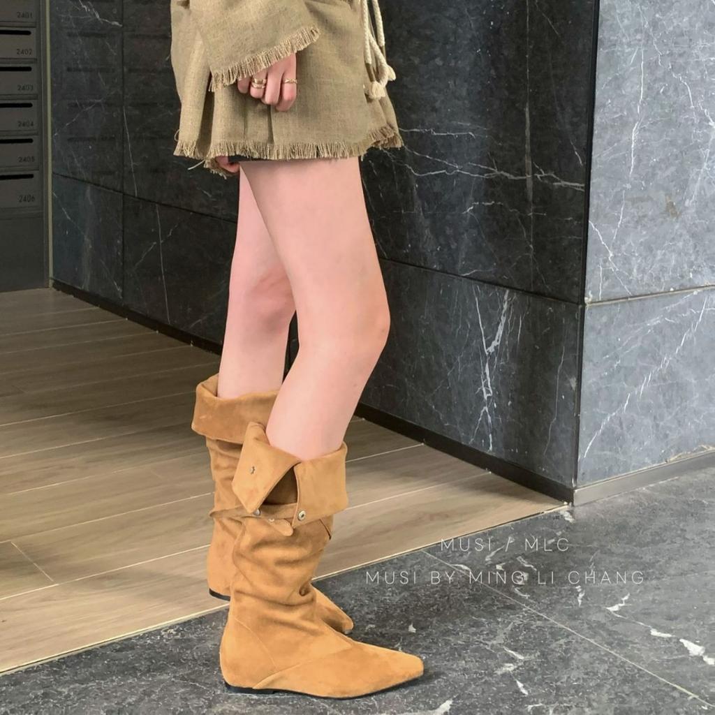 2025 autumn and winter new pointed thick heel short heel temperament thin French fashion sexy beauty female Internet celebrity boots