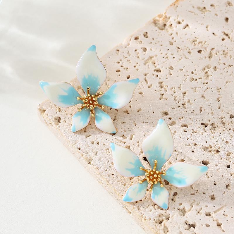 

Fashion exquisite small fragrant wind dripping oil painted five-petaled flower three-dimensional flower earrings luxury elegant gentle temperament