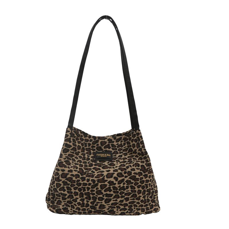 Large Capacity Leopard Print Commuting Bag for Women Trendy Autumn New Casual and Fashionable One-shoulder Armpit Tote Bag