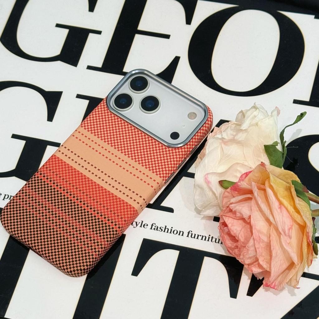 Kevlar Carbon Fiber Texture Metal Frame Magnetic Drop-proof Case for iPhone 16 and 17.