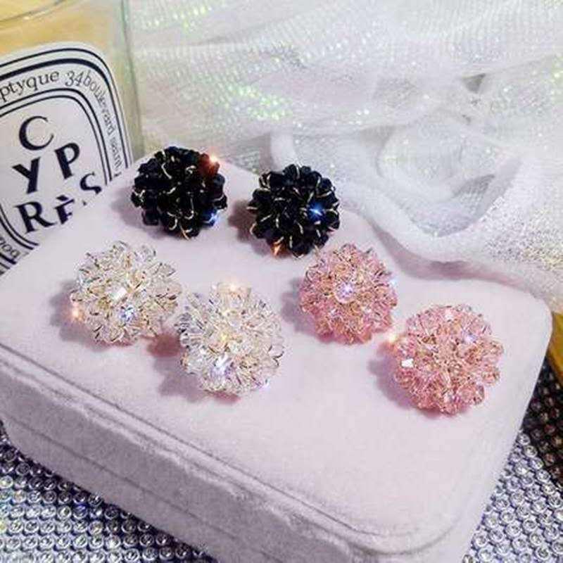 

2020 Trendy Korean S925 Silver Crystal Flower Earrings - Versatile Fashion Accessory