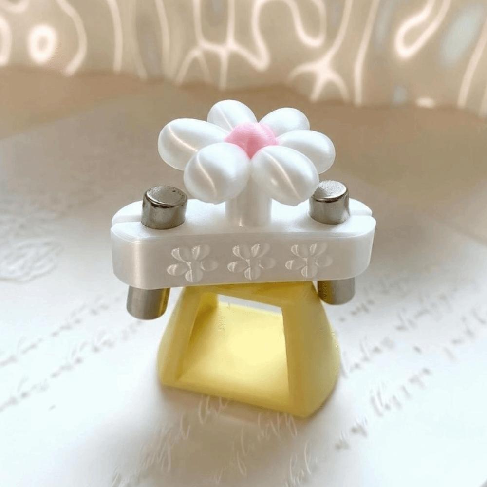Rotatable Cat Eye Nail Magnet Portable Rotatable Nail Magnet Practical Nail Art Magnet Tool  DIY