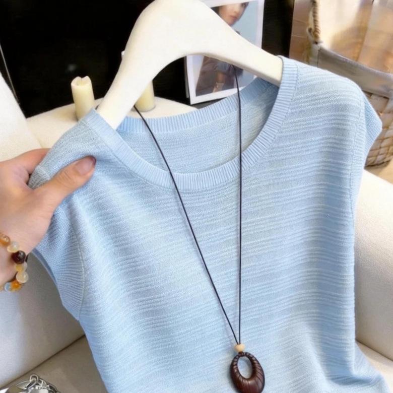 Women's Stylish Blue Short-Sleeve Knit Top - Trendy and Beautiful Summer Fashion