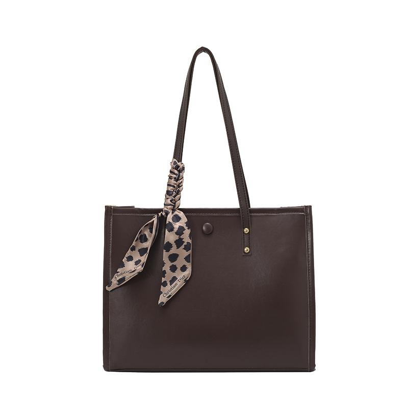 

Large capacity retro bag women s 2025 new fashion versatile shoulder bag trendy college student class commuting tote bag темно-коричневого