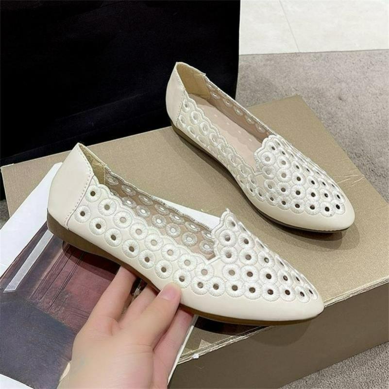 Summer Women's Sandals, Flat-bottomed Hole Sandals, Soft Leather, Breathable Hollow, One-step Tendon Soft-soled Mother Shoes