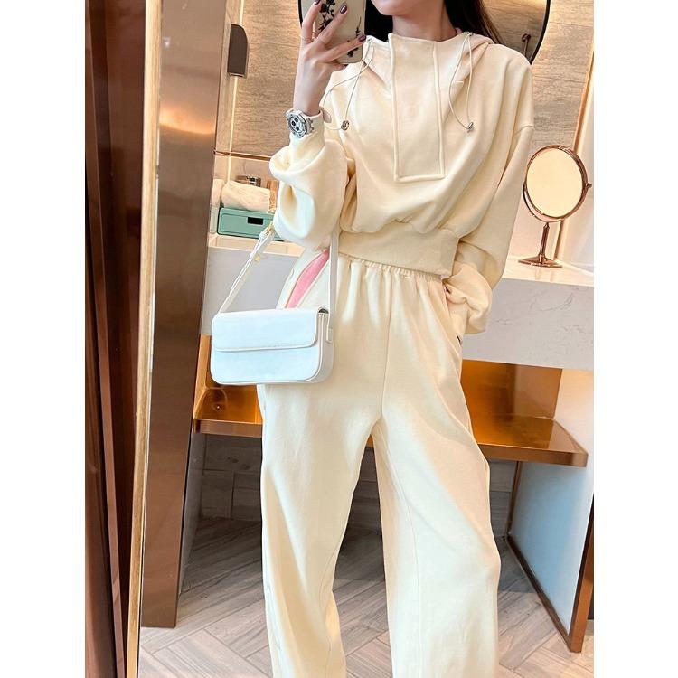 Korean Style Fashion Short Sweatshirt and  Pants Set for Women's Leisure Wear