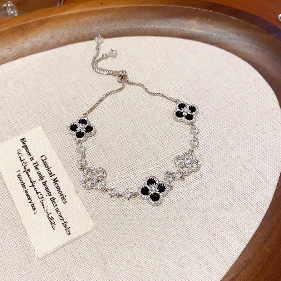 Exquisite Zirconia Star Flower Bracelet: Fashionable, Versatile, and Elegant Women's Hand Jewelry
