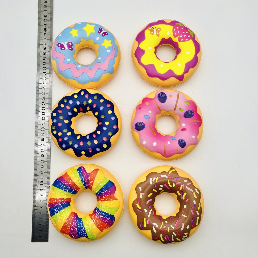 Kawaii Donut Squishy Knet-Fidget-Spielzeug 10 cm Weiches Stressabbau-Sensorik-Spielzeug Niedliches Entspannungs-Anti-Stress-Fidget-Spielzeug