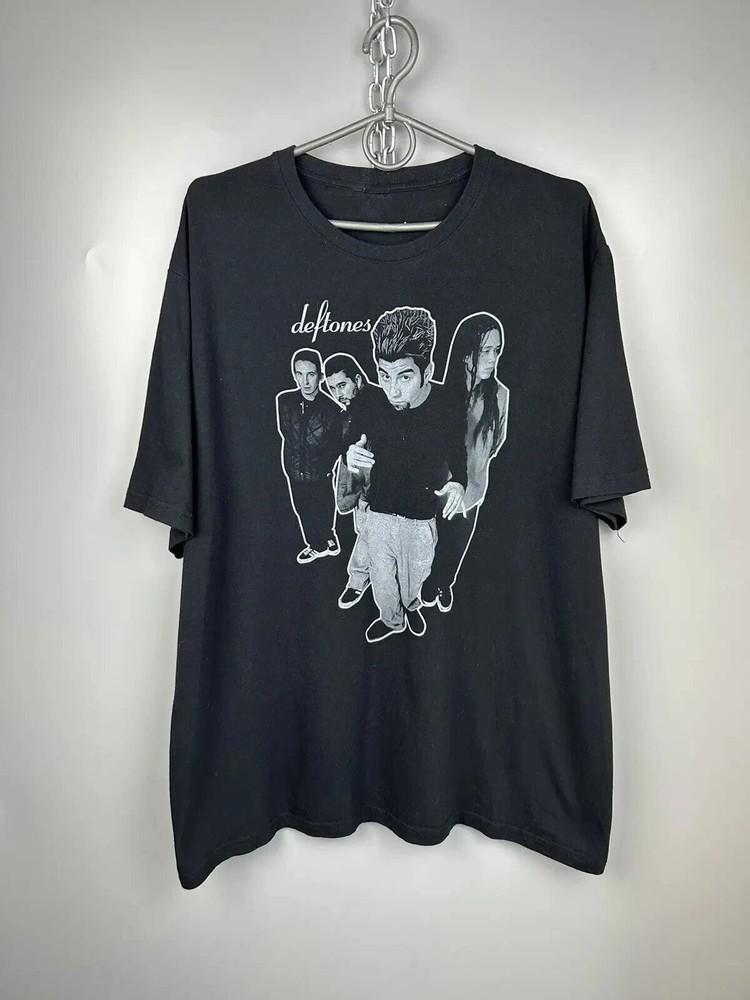 

Vintage Deftones 90s T-Shirt – Classic Nu-Metal Band Tee for Hardcore Fans Unisex T-Shirt XXL