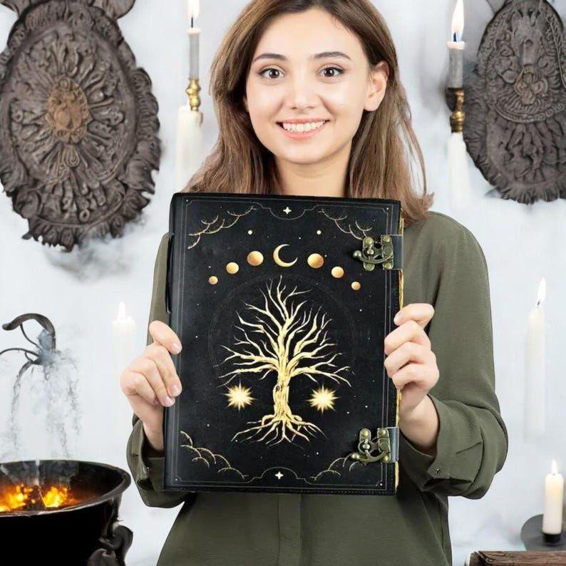 

Гримуар Винтажный кожаный журнал, Древо Жизни Толстый журнал, Пустая книга теней для заклинаний Небесные подарки для него/нее 13 x 10 in