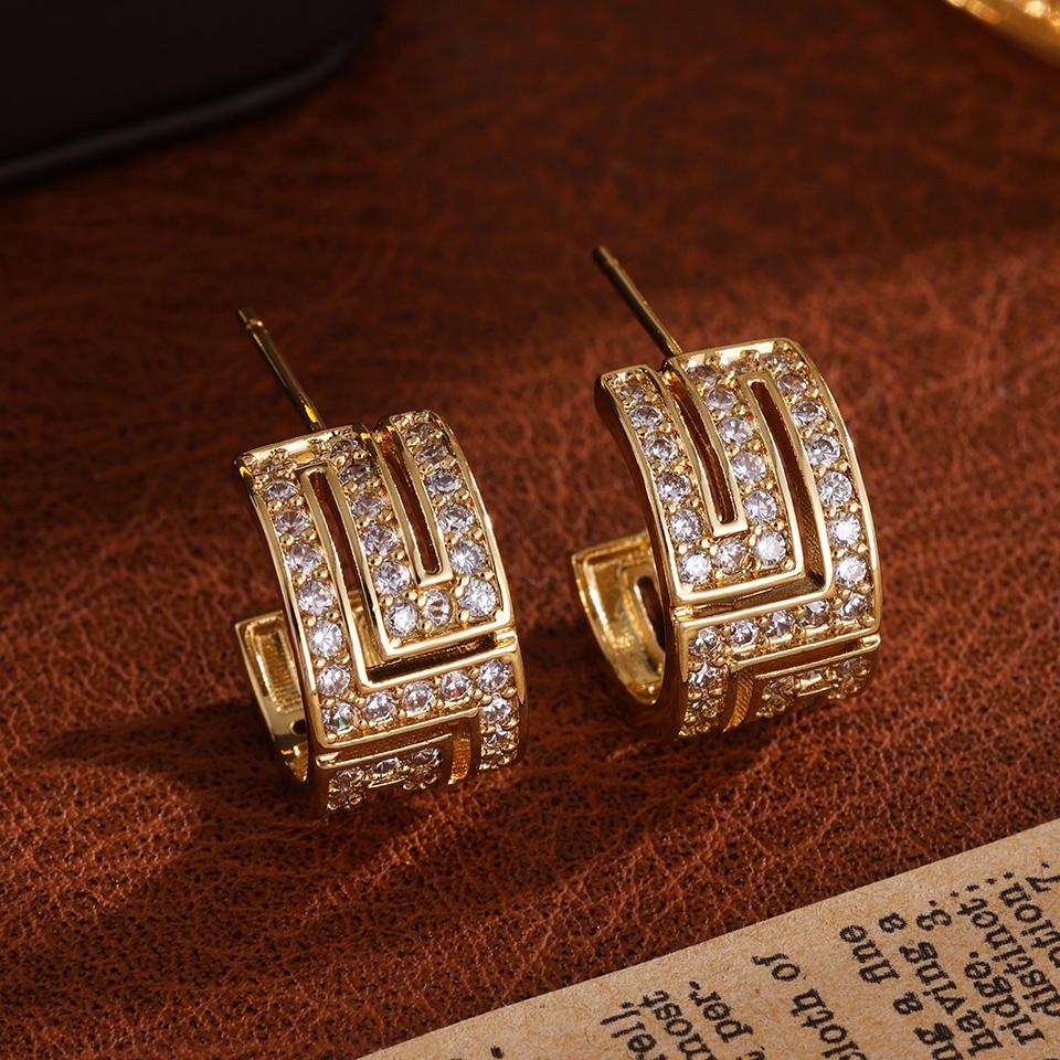 ZAKOL New Niche Design Hollow Geometric CC Shaped Earrings Shiny Zircon Crystal Luxury Brand Earring Party Accessories