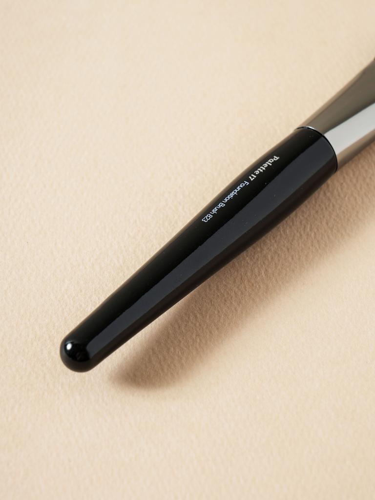 Palette 17 Foundation Brush