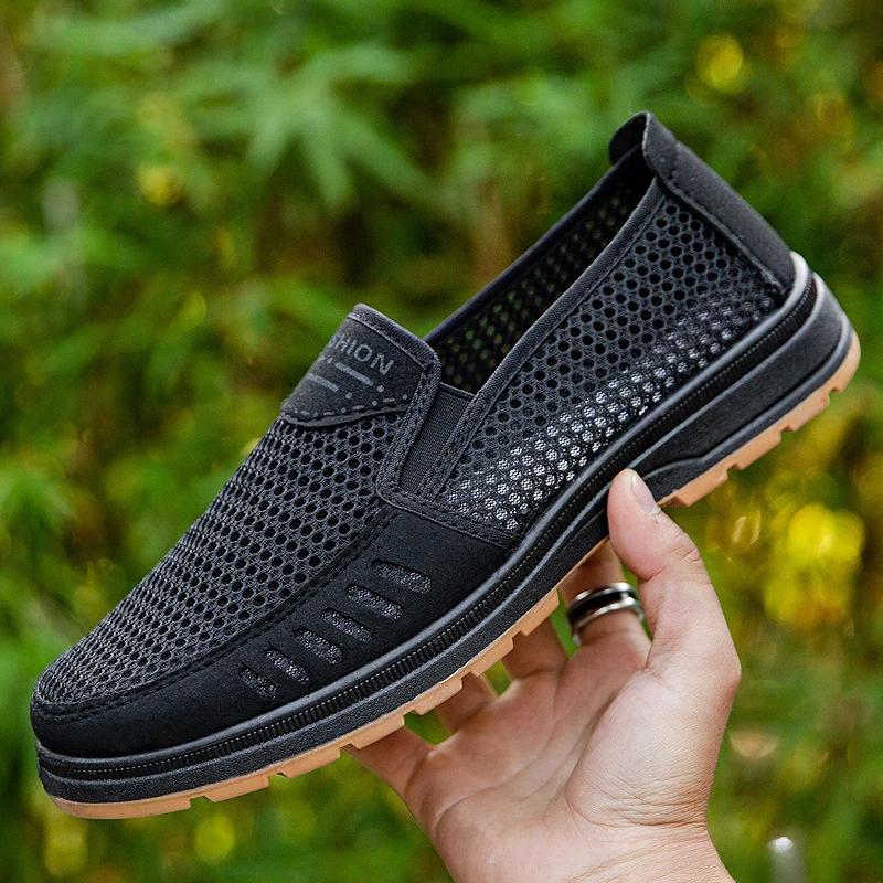 

2014 Летние мокасины Мужские теннисные туфли Дышащая сетчатая поверхность Среднего возраста Папа Мягкая подошва Нескользящая Пожилые Отдых Мужчины Обувь 44