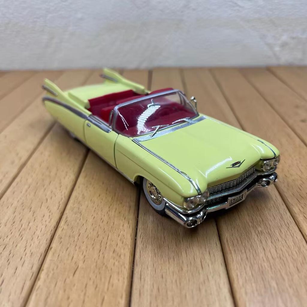 1:32 Classical Old Car Alloy Luxy Car Model Diecast Metal Retro Car Vehicles Model High Simulation Collection Childrens Toy Gift