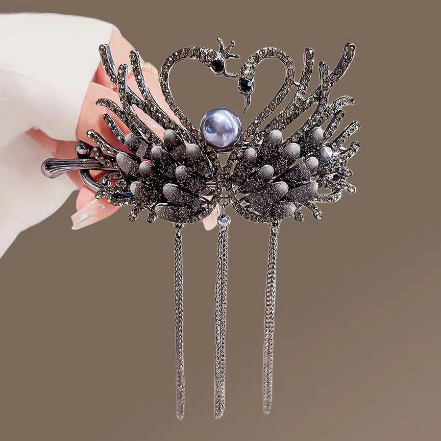 

Новый головной убор Французский стиль Зажим-твист Сплав Кисточка Женщины Девушки Заколка для волос Сладкий головной убор Женские аксессуары для волос Заколки