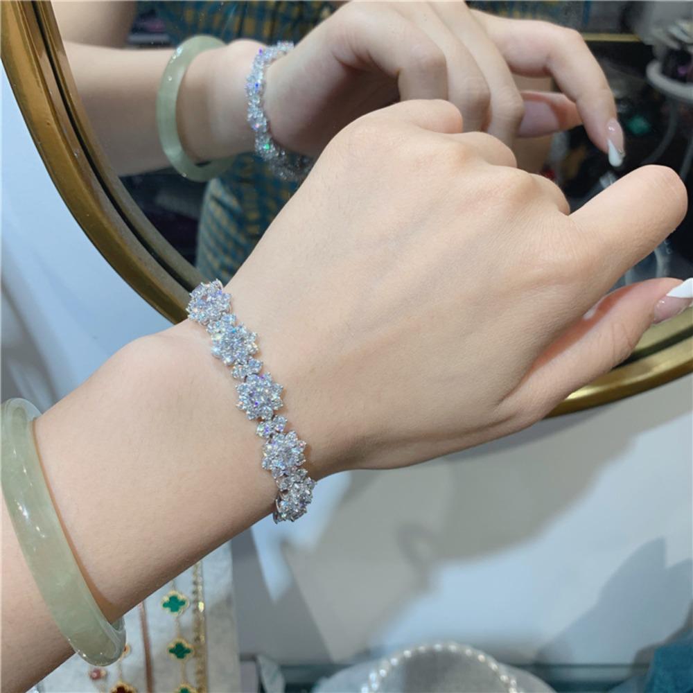 Elegant Sunflower Bracelet for Women S925 Silver Plated with Sparkling Zircon Flower Perfect Gift for Bestie