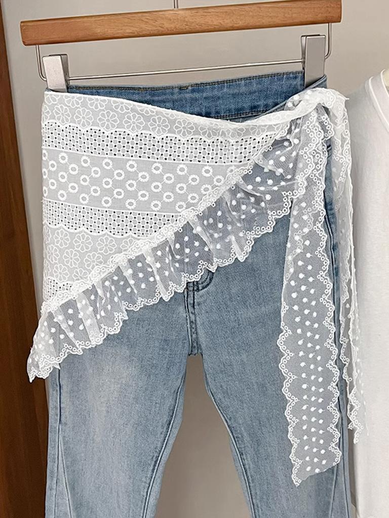 1 piece of white lace triangular headscarf, women's exquisite embroidery, cotton toe cover, fart curtain, seaside new style