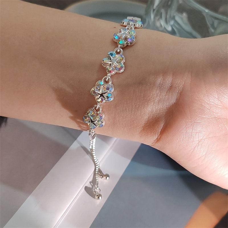 Fashion Bracelet Simple Zircon Flower Bracelet Minority Design Sweet Flower Alloy Jewelry.