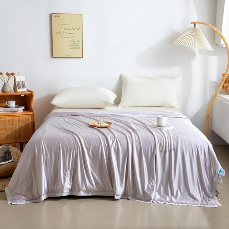 

Summer solid color oxygen ice silkworm silk quilt summer air conditioner quilt ice silky smooth cool thin quilt 150x200cm 1pcs фіолетовий