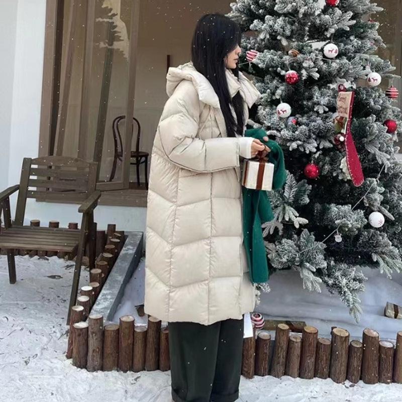 

Лента длинная куртка из пуха белой утки женская 2025 продвинутая зимняя утолщенная свободная прикрывающая мясо большого размера куртка до колена тренд S