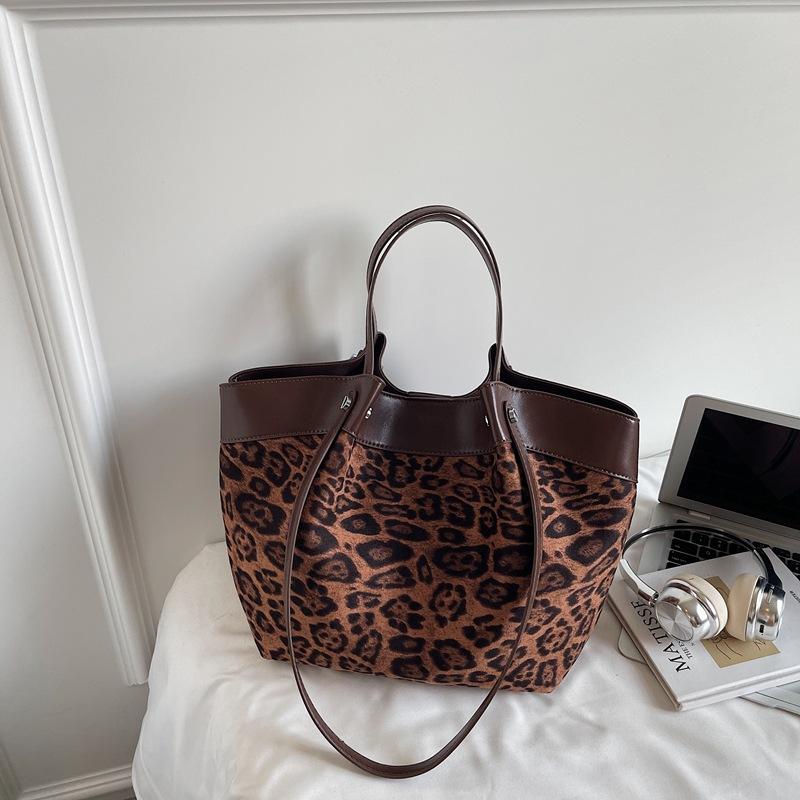 

Korean version of high-value matte portable tote bag for women s 2025 autumn new casual lazy wind one-shoulder messenger bag