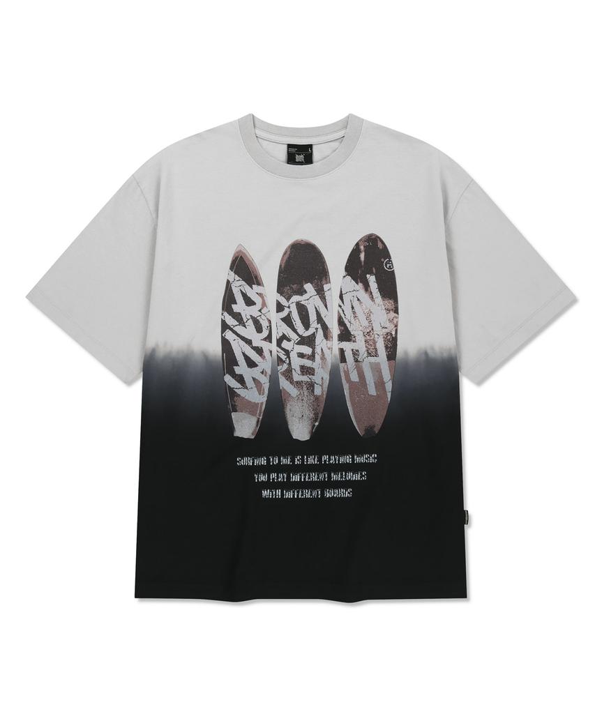 BROWNBREATH Surfing Board Tag Tee - Charcoal
