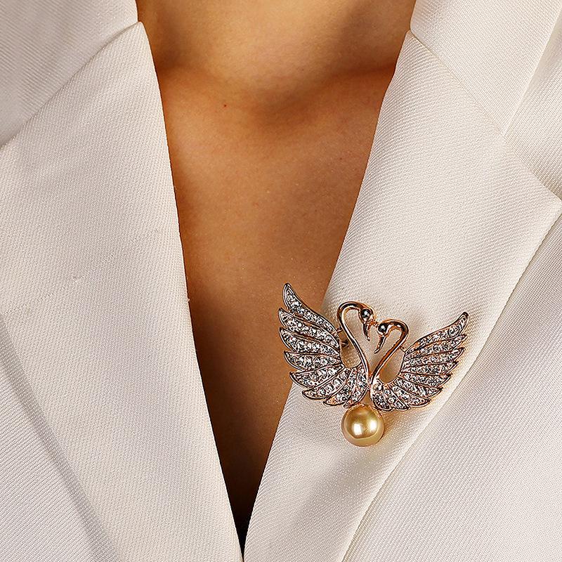 Rhinestone Swan Brooch with Natural Freshwater Pearl Corsage