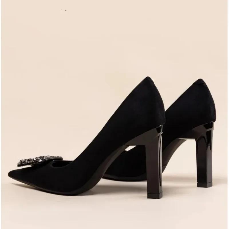 Mode 2024 Märkesskor för kvinnor Grunda Damhögklackar Mode Kristall Kontor och Karriär Hög Kvalitet Spetsiga Klackar Kvinnor