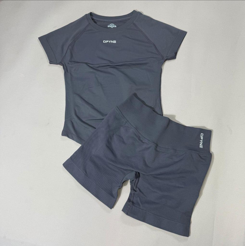 Damen nahtloses kurzärmeliges Sportset mit hoher Elastizität und atmungsaktivem schweißableitendem T-Shirt