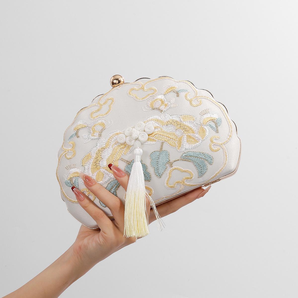 

2025 New Chinese Style Embroidered Knot Handbag Elegant Qipao Evening Clutch Bag Vintage Boho Shoulder Purse for Wedding Banquet