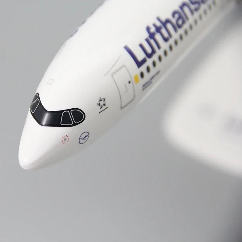 Plane Model Aircraft 1/200 A350 A350-900 Lufthansa NEW Livery Airline ABS Assembly Airplane Gift By Aviation Home Decor