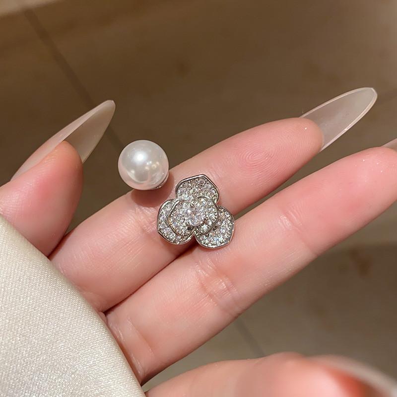 

Floral Open Ring With Cubic Zirconia For Elegant Womens Jewelry Fashion Accessory