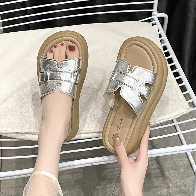 Versatile Beach One-word Drag Korean Version of High-end Celebrity Wind Cool Slippers Women's 2025 Summer New Thick Bottom Heightening Fashion