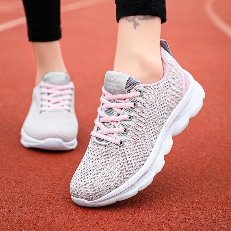 Summer new shoes, large mesh breathable sneakers, lightweight soft soles, built-up dancing shoes, running shoes