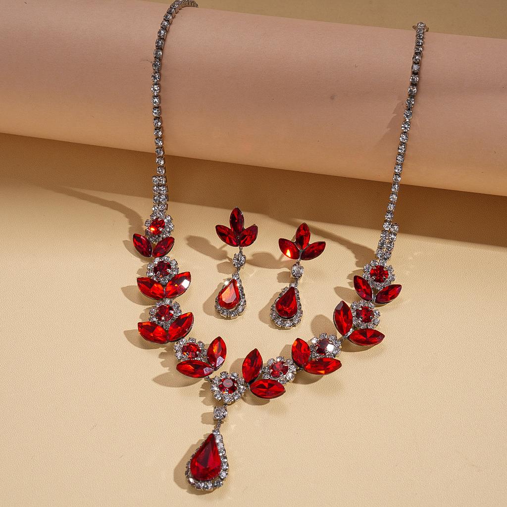 Two-piece set of diamond-encrusted flowers, leaves, water drop stud earrings, necklace, court style light luxury necklace