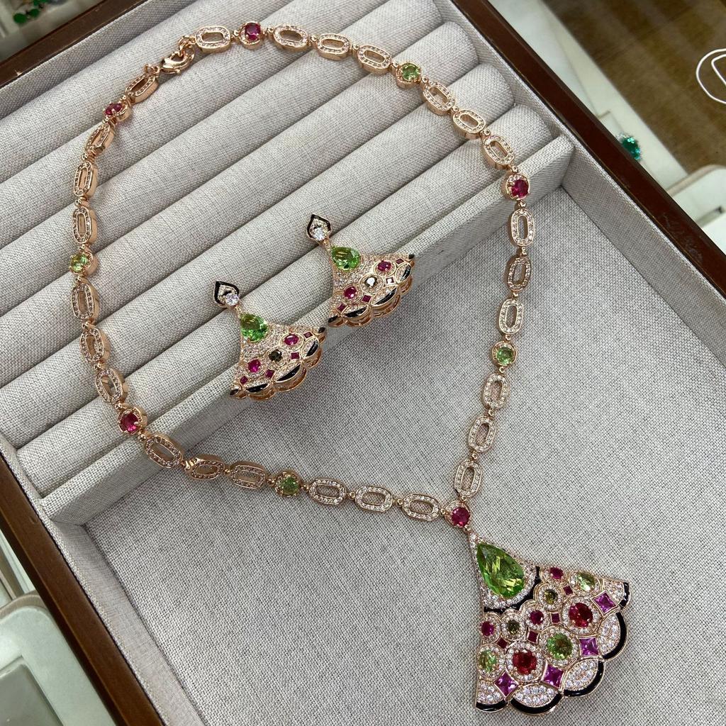 Luxury Fan Necklace Ruby Inlaid Fan Elegant Ladies Fashion Dinner Set