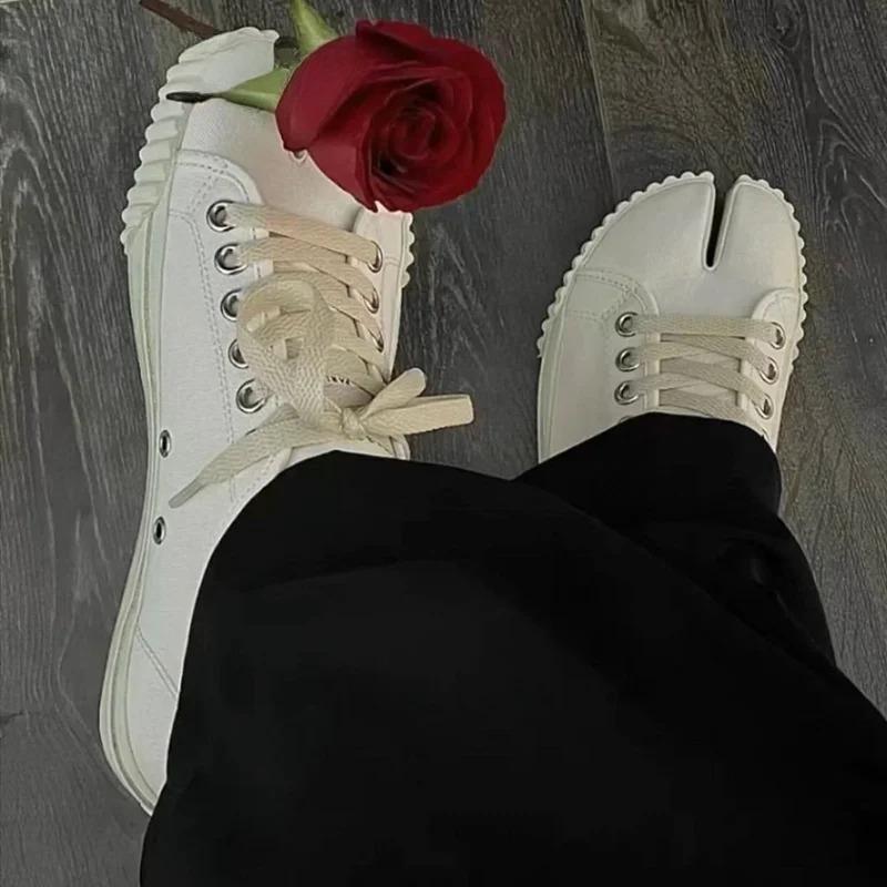 Mote 2025 Canvas Tabi Sneakers Kvinner Delt Tå Ballerinas Damer Lav Topp Tabi Sko Gris Hov Sko Loafers Zapatos De Mujer