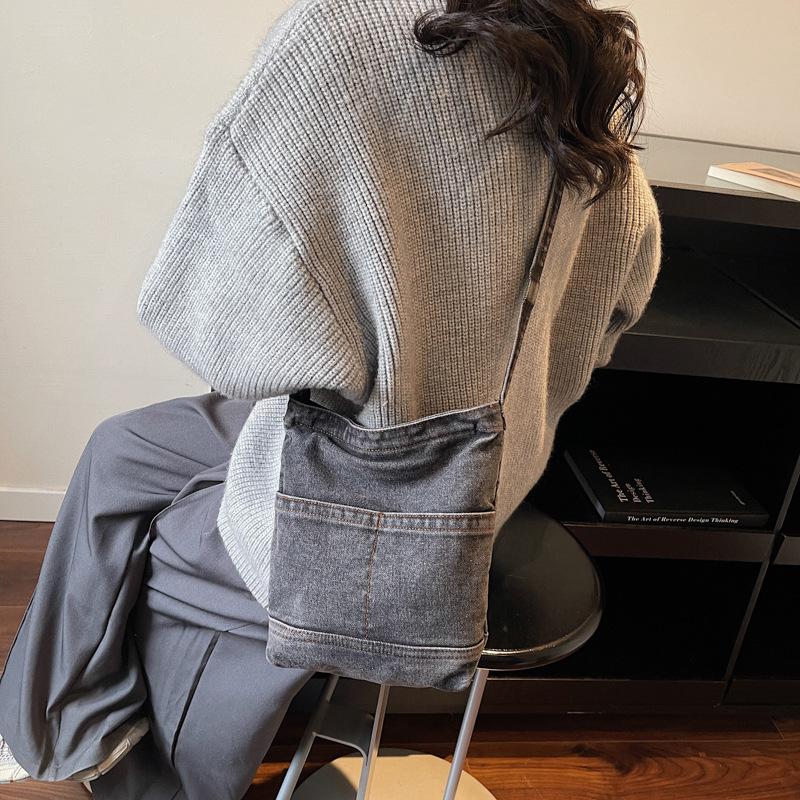 Large-capacity Portable Single-shoulder Crossbody Bag Handbag for Spring Fashion and Casual Wear for Women