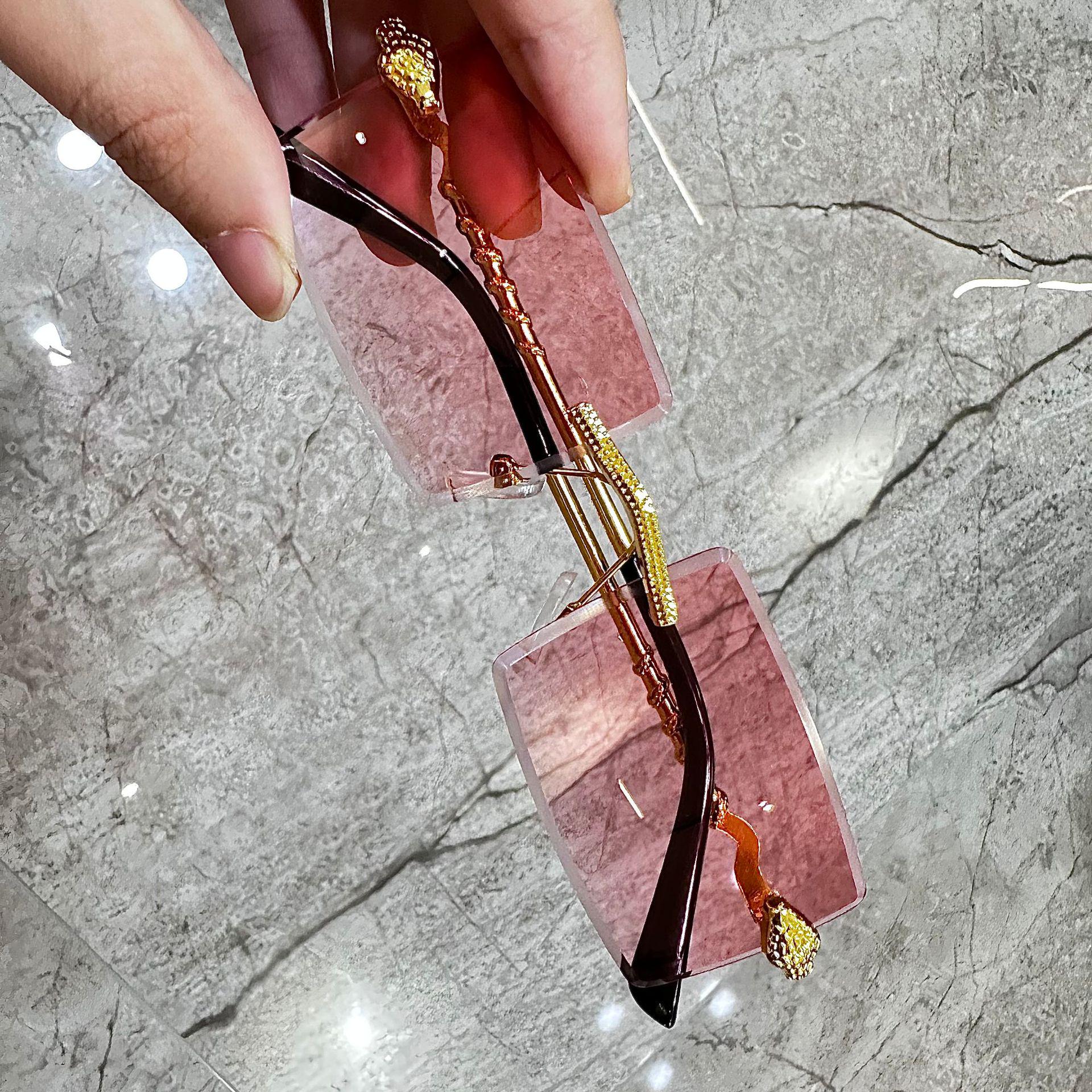 

8827 Солнцезащитные очки без оправы квадратной формы с металлическим краем в форме змеи: Трендовая европейская и американская унисекс оправа для очков